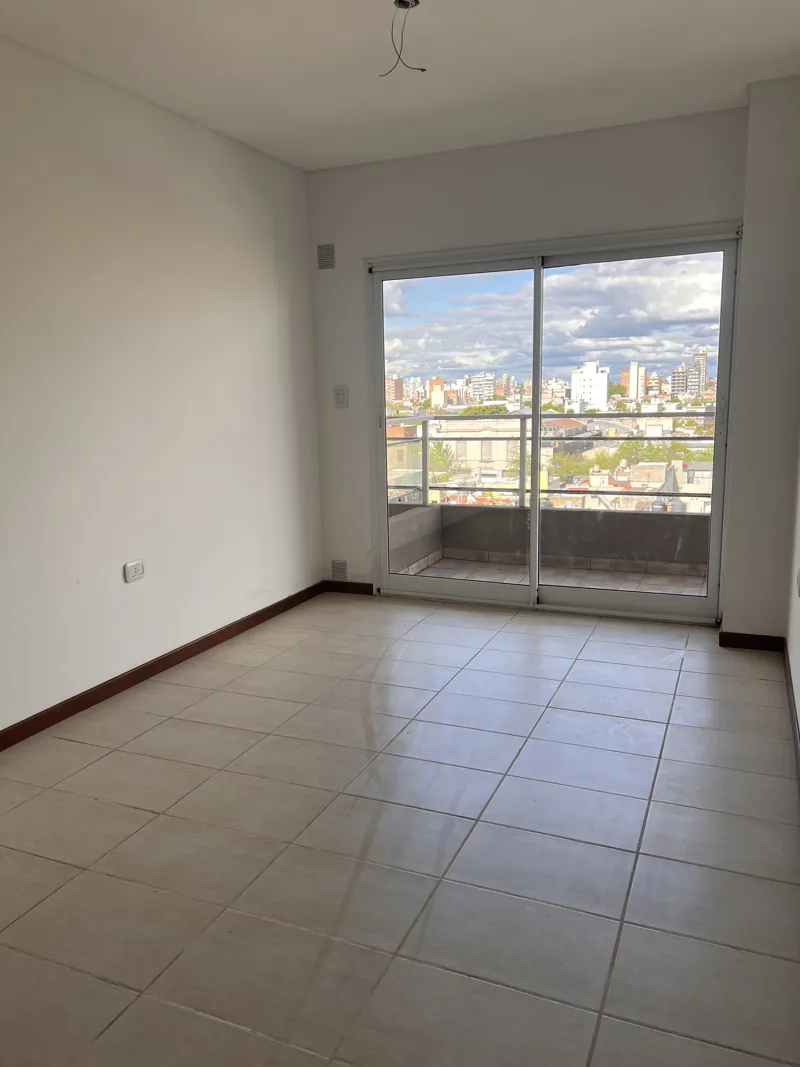 Estar con ventanal al balcón