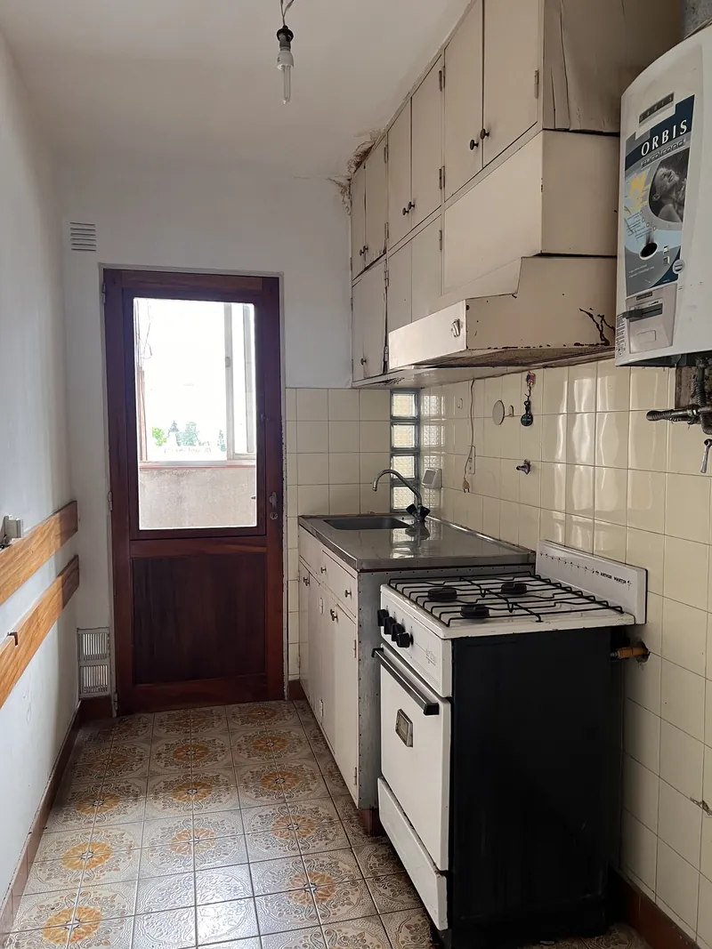Cocina independiente con cocina y calefón nuevos